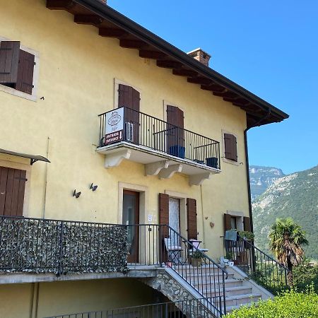 La Vineria House - Appartamento Yellow Dolce Екстер'єр фото